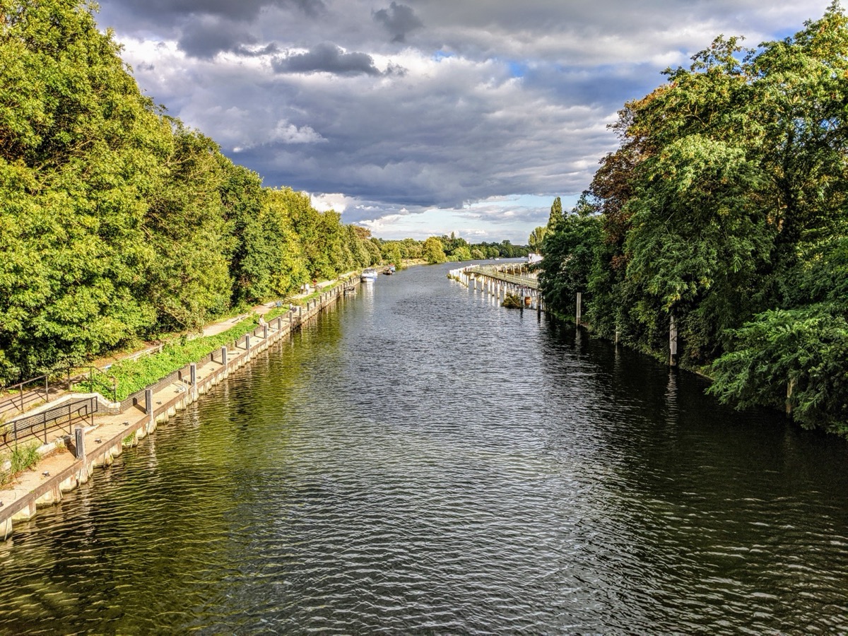 Teddington to Richmond via the Thames Path